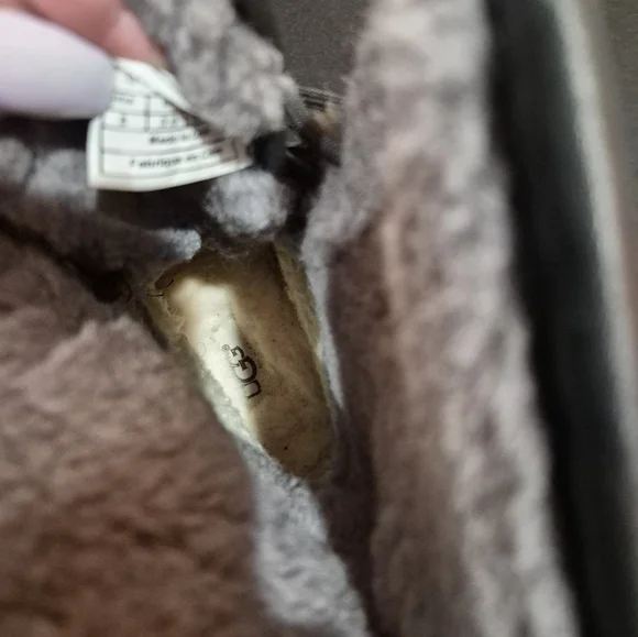 UGG Black/Gray ALL WEATHER Boots Womens size 5US. Gently Used! - Picture 8 of 8